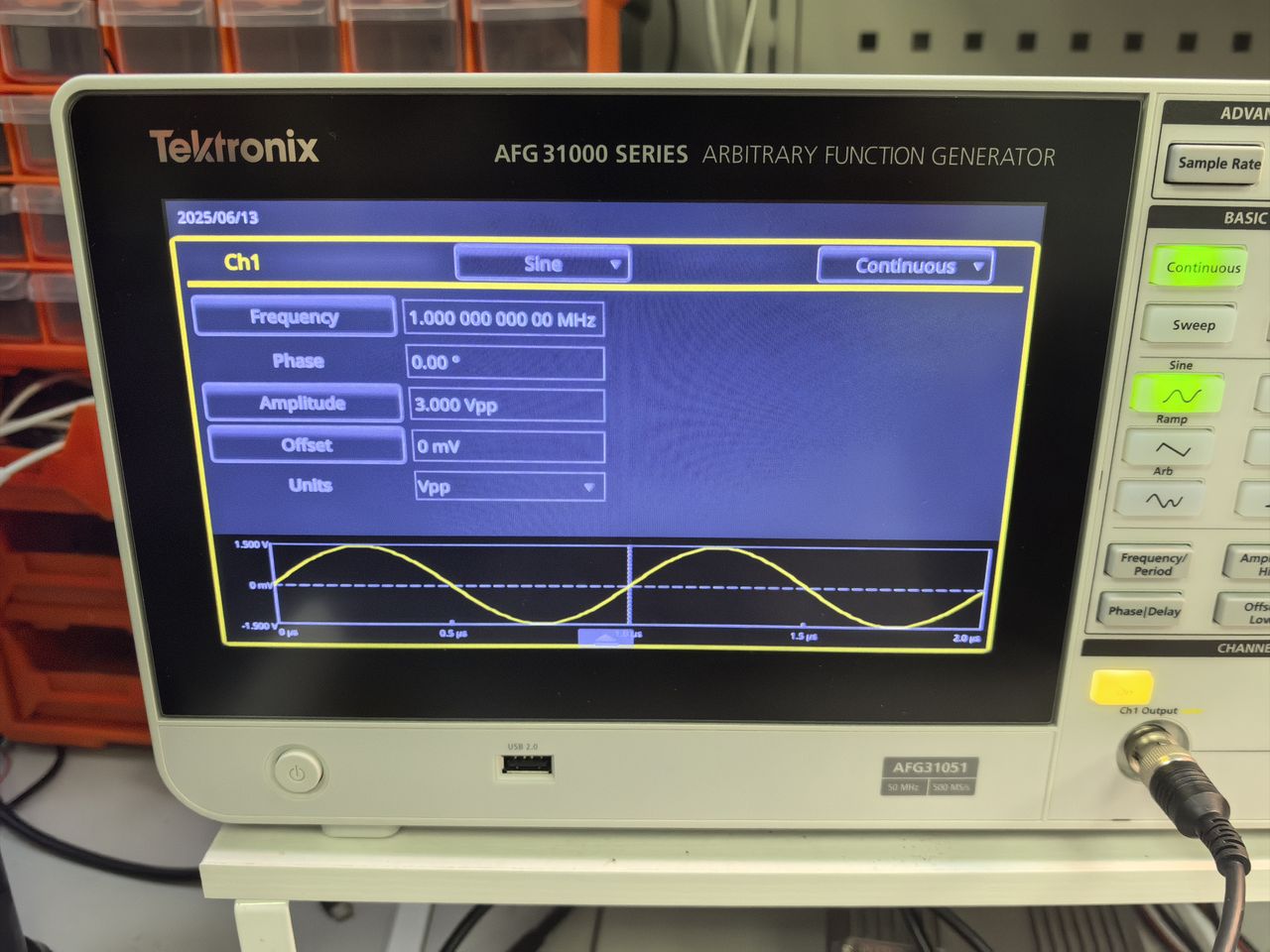 图7 信号源产生 1 MHz 正弦波