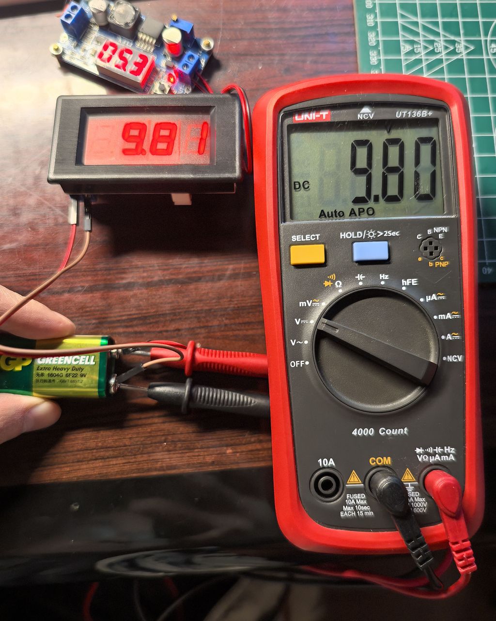 图7 ICL7106 / ICL7107 与万用表对比测量